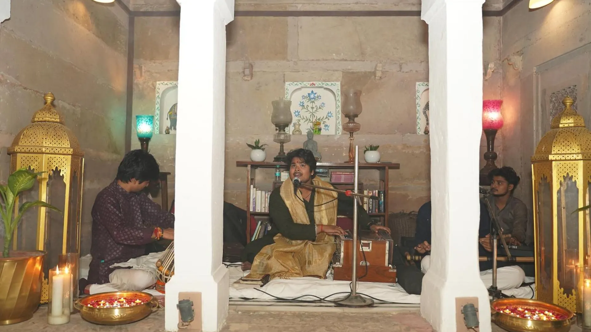 Guleria Kothi At Ganges Hotel Varanasi
