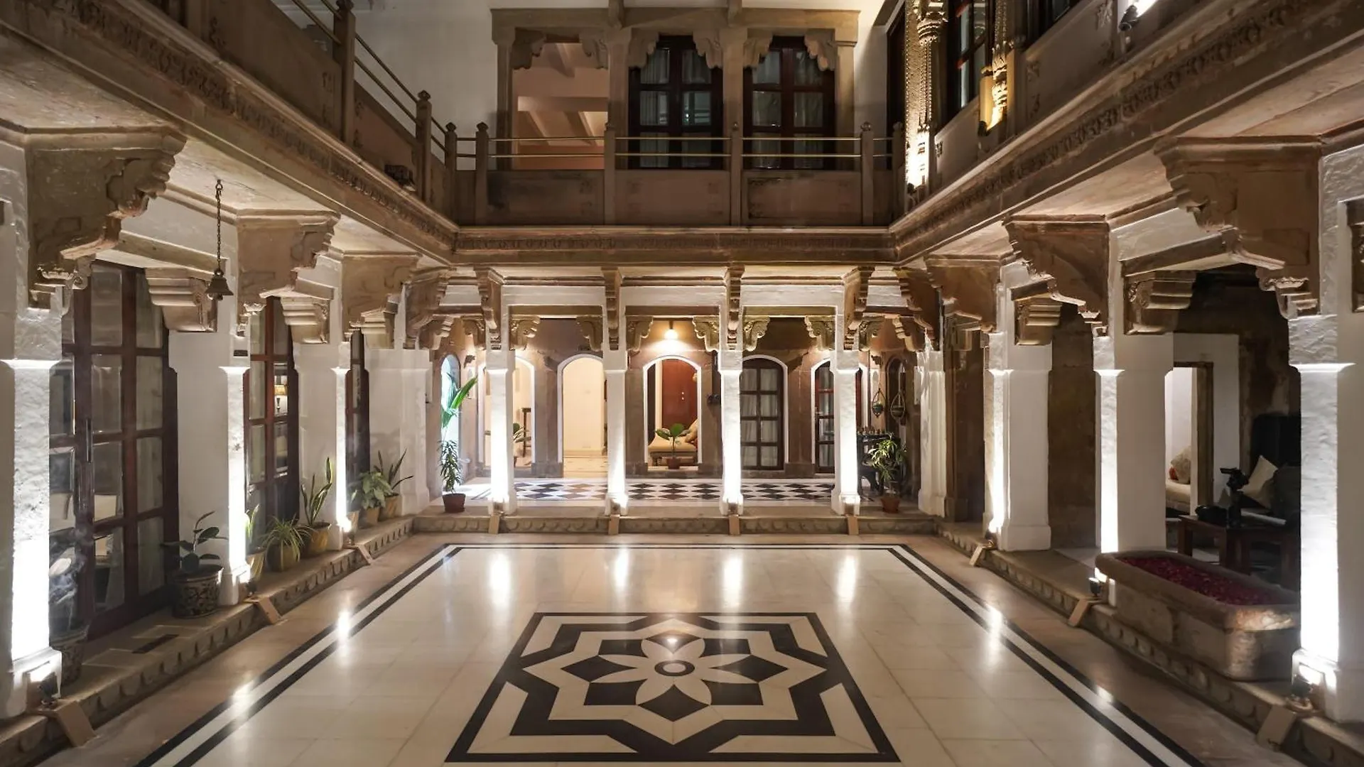 Guleria Kothi At Ganges Hotel Varanasi